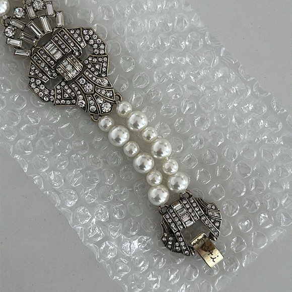 🤍Chloe + Isabel Heirloom Pearl Statement Bracelet - Picture 8 of 9